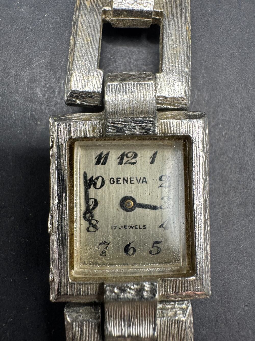 Vintage Geneva 17 Jewels Silver Tone Bracelet Women's Rectangle Watch 21mm